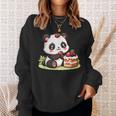 パンダを食べるストロベリーケーキ スウェットシャツ 彼女への贈り物
