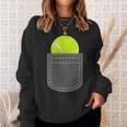 ユーモラスなテニスプレーヤーのための偽のポケットに入った面白いテニスボール スウェットシャツ 彼女への贈り物