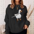 刀を持ったアヒルと剣を持つアヒル 刀包丁 ガチョウ スウェットシャツ 彼女への贈り物