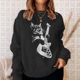 猫がギターベースを弾く スウェットシャツ 彼女への贈り物