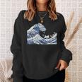 猫がサーフィンをする神奈川の大波 面白い猫の波 かわいい猫、猫好き、かわいい猫 スウェットシャツ 彼女への贈り物
