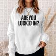 Are You Locked In モチベーションを高めるオールキャップブラックテキストデザイン スウェットシャツ 彼女への贈り物