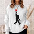 Asl Bigfoot I Love Youign Language Bigfoot I Love You Asl スウェットシャツ 彼女への贈り物