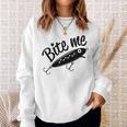 Bite Me 面白いフィッシャーマンフィッシングルアー スウェットシャツ 彼女への贈り物