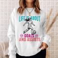 Life's About Goals And Assists サッカー 面白いサッカー選手 スウェットシャツ 彼女への贈り物