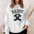 【バックプリント・背中側】お父さん Daddy 父親 パパ《チームユニフォーム風》父の日 面白い 長袖tシャツ スウェットシャツ 彼女への贈り物