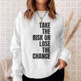 リスクを取るか、チャンスを失うか大胆なモチベーションウェア。 スウェットシャツ 彼女への贈り物