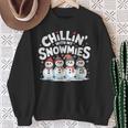 Chilling With Mynowmies 冬の雪だるまファミリーデザイン スウェットシャツ 年配の女性への贈り物