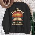 I'm A Librarian I Have The All Answers Retro Librarian スウェットシャツ 年配の女性への贈り物