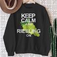 キープ・カームとリースリング・オン・ワイン スウェットシャツ 年配の女性への贈り物