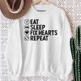 Eatleep Fix Heartsリピート心臓専門医心臓病学 スウェットシャツ 年配の女性への贈り物