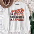 Pray Untilomething Happens インスピレーショナル クリスチャン スウェットシャツ 年配の女性への贈り物