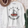 Sailing Makes Me Happy レッド ヨット スウェットシャツ 年配の女性への贈り物