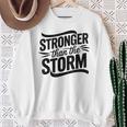Stronger Than Thetorm Motivational Inspirational Positive スウェットシャツ 年配の女性への贈り物