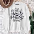 スカルと花の伝統的なタトゥースタイル スウェットシャツ 年配の女性への贈り物