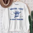 ヒューストン色んな問題を抱えてるおもしろいアライグマ スウェットシャツ 年配の女性への贈り物