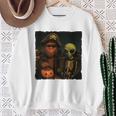ビッグフットエイリアン 面白い ハロウィン トリック ドア カメラビュー 長袖tシャツ スウェットシャツ 年配の女性への贈り物