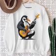 ベースギターを弾くペンギン ペンギン スウェットシャツ 年配の女性への贈り物