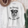 ミニチュアシュナウザー 私のセラピストは鼻が濡れています スウェットシャツ 年配の女性への贈り物