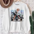 強風ピンナップガールとオールドアメ車のバックプリント スウェットシャツ 年配の女性への贈り物