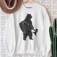 斧と盾を持った熊 中世の熊 バイキング スウェットシャツ 年配の女性への贈り物