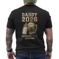 Daddy 2026 Loading Paternità Papà In Attesa T-shirt da uomo con stampa posteriore