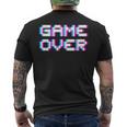 Game Over 8Bit ゲームオーバー 8ビットピクセル レトロヴィンテージビデオゲームグラフィック ゲーマー メンズTシャツ バックプリント