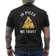 In Pizza We Trust Alleeing Eye Illuminati Faith メンズTシャツ バックプリント