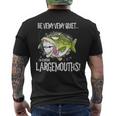 Largemouth Hunter 面白いビッグバス釣りユーモア メンズTシャツ バックプリント
