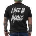 I Pee In Pools 皮肉な皮肉な面白いパーティー駄洒落 Chiling メンズTシャツ バックプリント