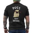 Pugs Not Drugs 犬好きのtシャツペットへの面白いプレゼント メンズTシャツ バックプリント