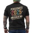 Uomo Pensione Regalo Papà Collega Divertente Pensionato 2025 T-shirt da uomo con stampa posteriore