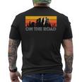 Wanderlust Canyon & Mountains On The Road メンズTシャツ バックプリント