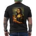おもしろビールモナリザ絵画アートママパパ。 メンズTシャツ バックプリント