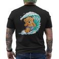 かわいいサーファーのテディベア。 メンズTシャツ バックプリント