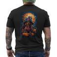かわいいダックスフントと不気味なお化け屋敷のハロウィンコスチューム メンズTシャツ バックプリント
