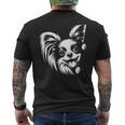 かわいい覗くパピヨン犬のグラフィック デザイン メンズTシャツ バックプリント