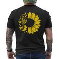 ひまわりと蝶のシルエット、自然の調和。 メンズTシャツ バックプリント