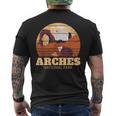 アーチーズ国立公園ユタ国立公園アーチーズ メンズTシャツ バックプリント