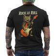 ギターを弾くロックな猫 音楽好き猫好き向けデザイン メンズTシャツ バックプリント