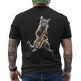 サックスを演奏する面白い猫 ジャズ サックス ミュージシャン サクソフォニスト メンズTシャツ バックプリント