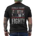 ドナルド・トランプ拳ポンプ We Fight American Flag Trump 2024 メンズTシャツ バックプリント