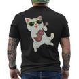 ハワイアンウケ猫遊びウクレレバッジポケット メンズTシャツ バックプリント