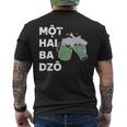 ベトナム ベトナム人 ベトナム語 モット・ハイ・バ・ドゾ ワン・ツー・スリー・チアーズ メンズTシャツ バックプリント