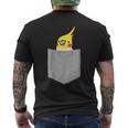 ポケットから覗くオカメインコのデザイン メンズTシャツ バックプリント