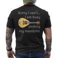 マンドリンピッキング ミュージシャン 音符 フォークミュージック メンズTシャツ バックプリント