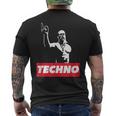 レイバー、Dj、ハードテクノパーティー、フェスティバルのためのテクノバイキング メンズTシャツ バックプリント