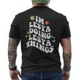 レトロ グルーヴィーなイム レシア Doing Lesya Things おかしな母の日 メンズTシャツ バックプリント