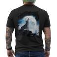 宇宙空間 オオカミ 月に遠吠えするオオカミ メンズTシャツ バックプリント