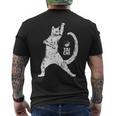 陽気な猫 太極拳ポーズ 格闘技 陰陽バランス メンズTシャツ バックプリント